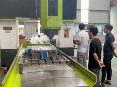昆山某大企客戶進行設備打樣中