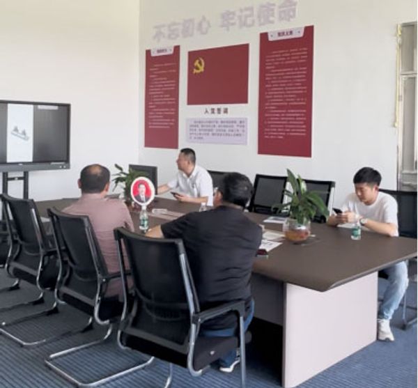 鎮江某大企客戶與技術部門進行交流合作中